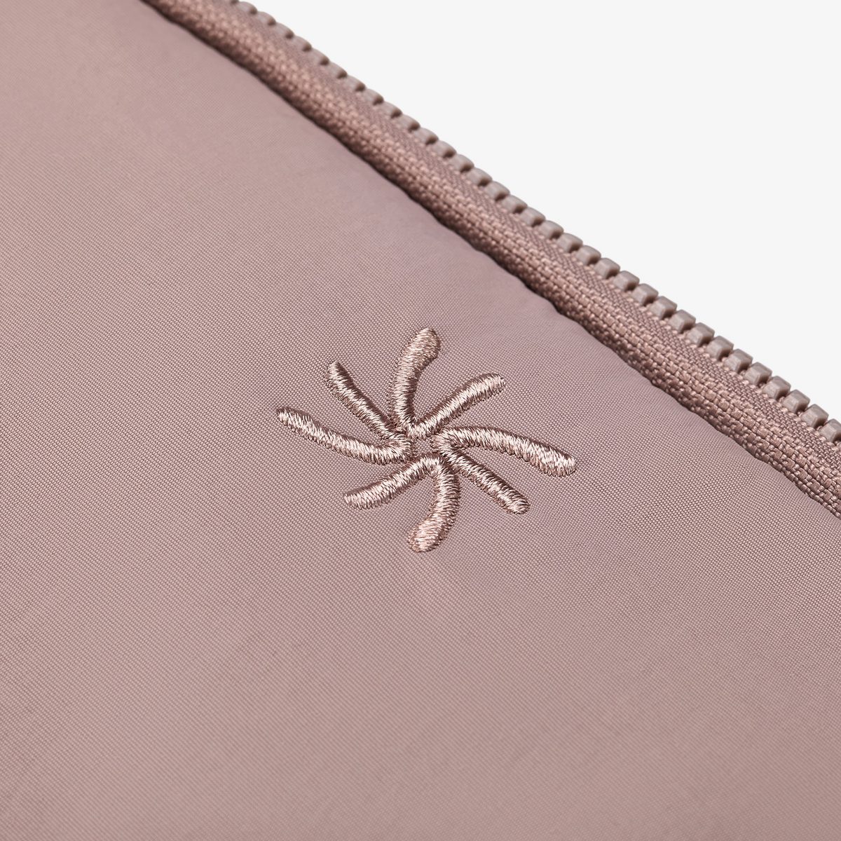 Cloudsteppers Small Pouch detail