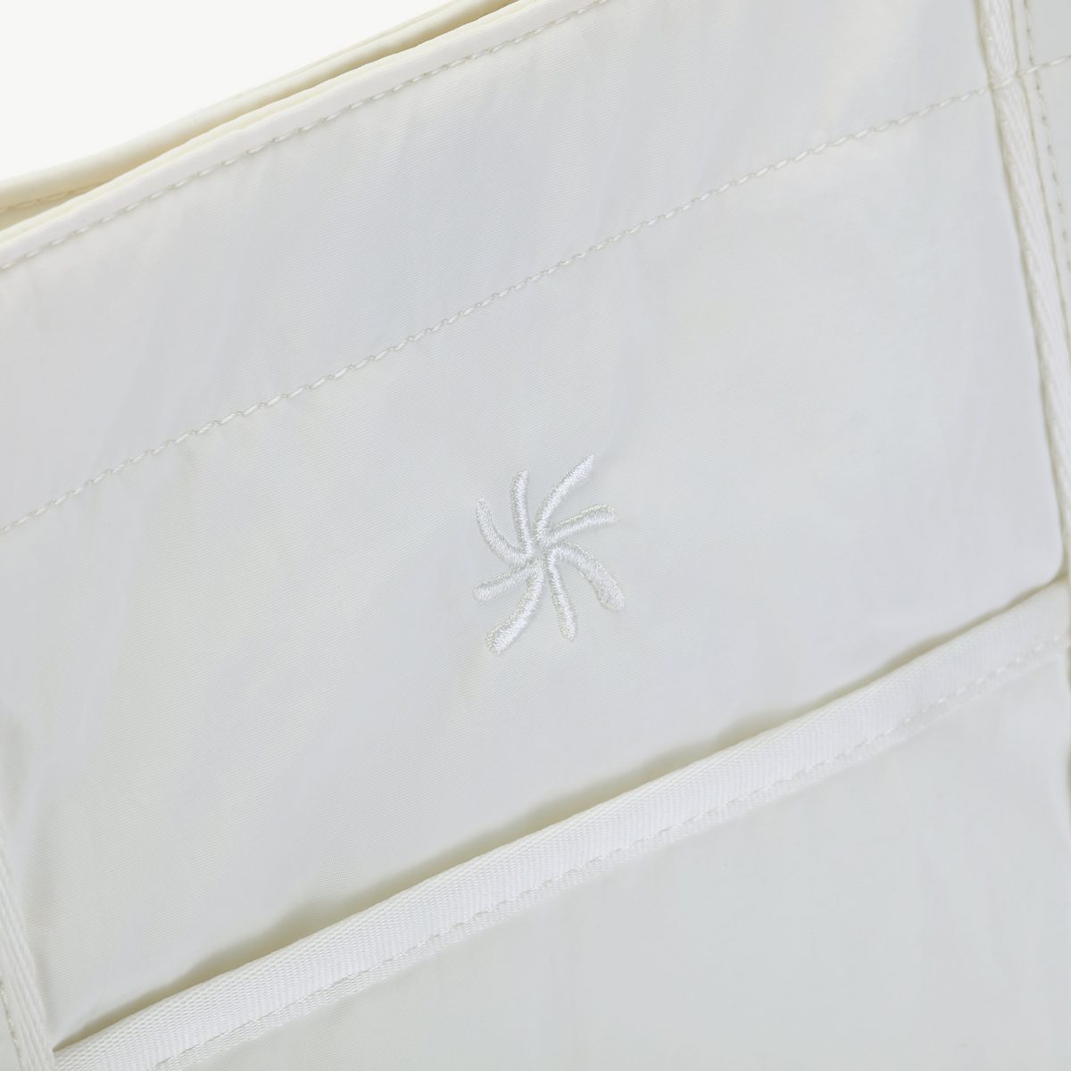 Cloudsteppers Tote Bag detail