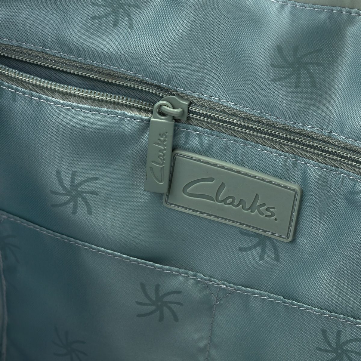 Cloudsteppers Tote Bag  detail